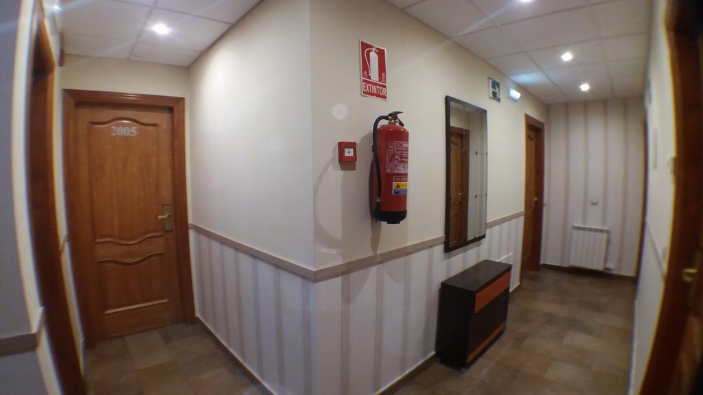 Hostal Venecia II มอนซ็อน ภายนอก รูปภาพ