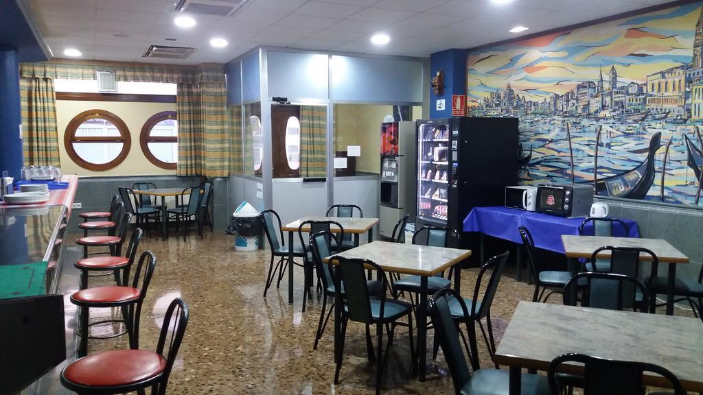 Hostal Venecia II มอนซ็อน ภายนอก รูปภาพ