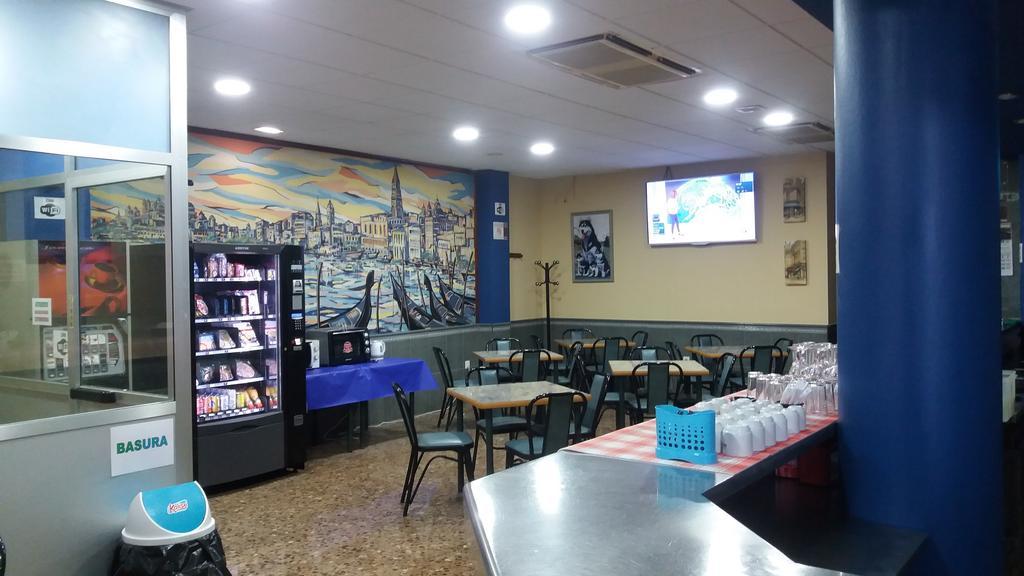 Hostal Venecia II มอนซ็อน ภายนอก รูปภาพ