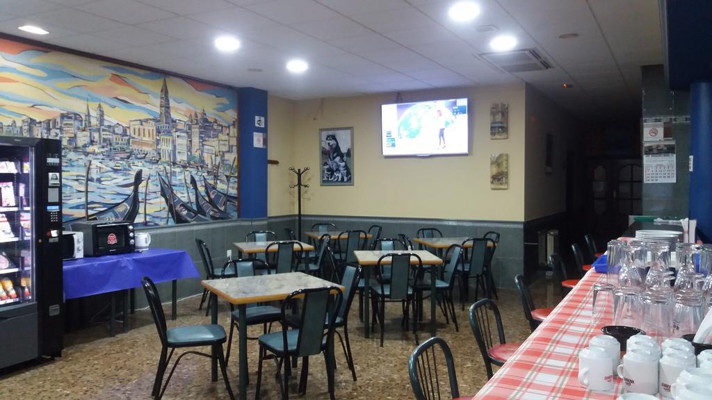 Hostal Venecia II มอนซ็อน ภายนอก รูปภาพ