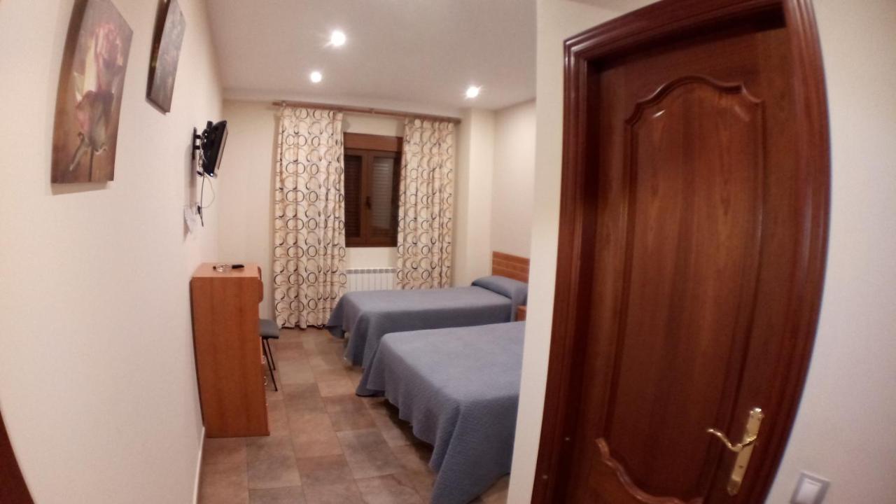 Hostal Venecia II มอนซ็อน ภายนอก รูปภาพ