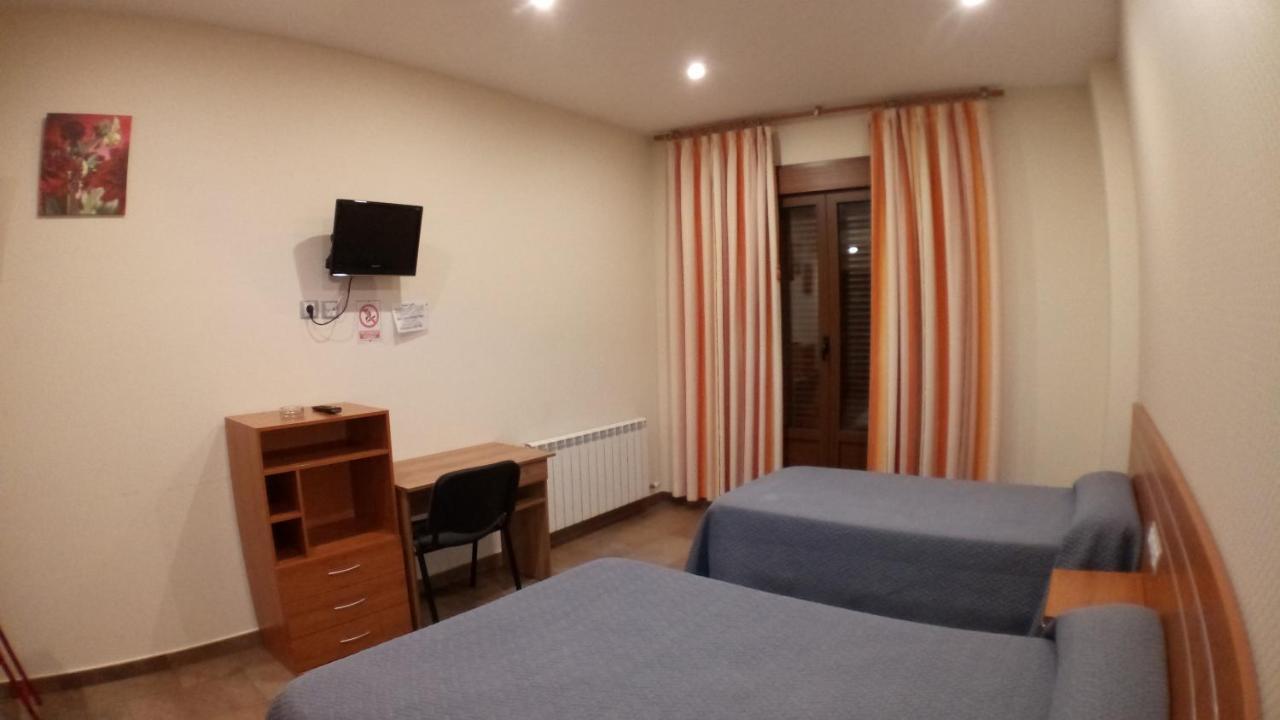 Hostal Venecia II มอนซ็อน ภายนอก รูปภาพ