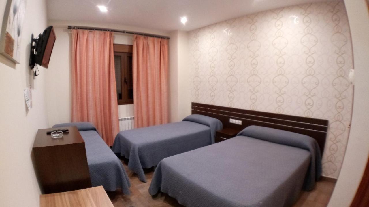 Hostal Venecia II มอนซ็อน ภายนอก รูปภาพ