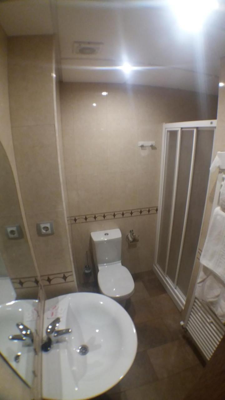 Hostal Venecia II มอนซ็อน ภายนอก รูปภาพ